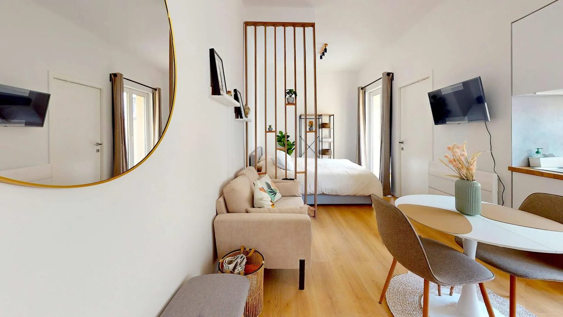 Studio Cosy Centre Bxl Avec Balcon Brussels Apartment