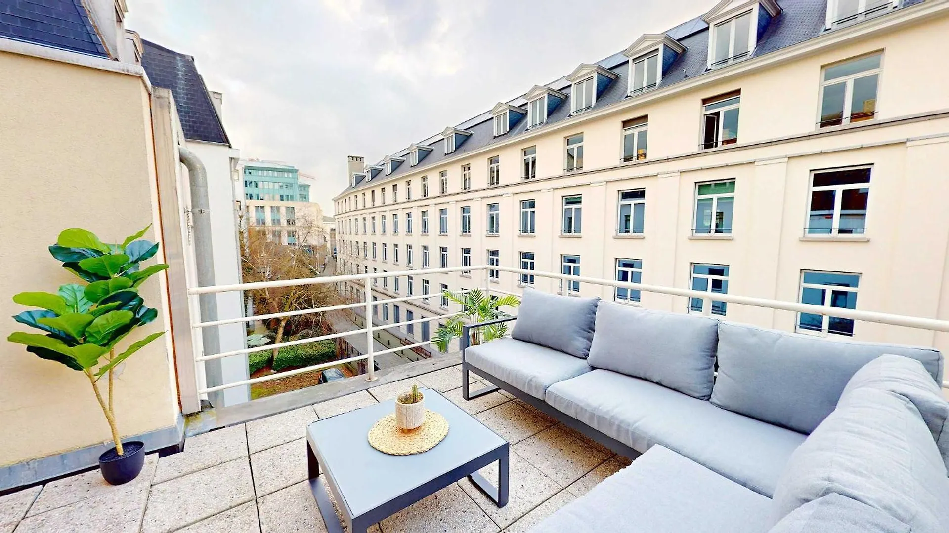 Studio Cosy Centre Bxl Avec Balcon Brussels